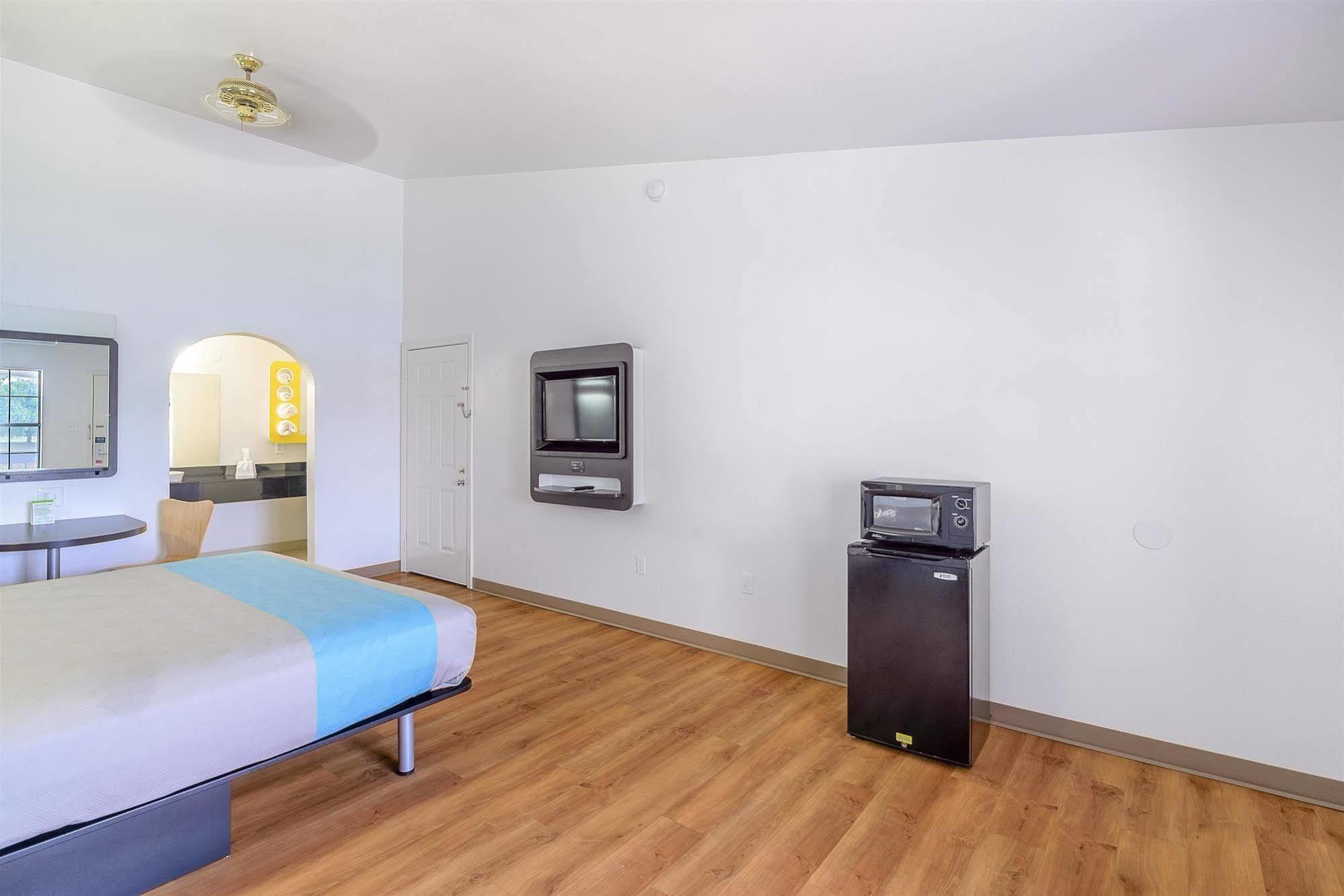 Motel 6-Canton, Tx ภายนอก รูปภาพ